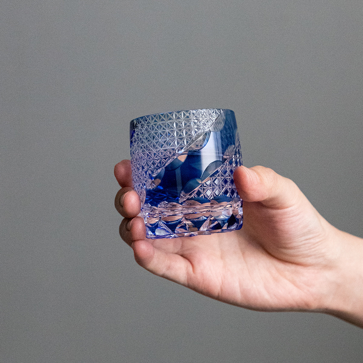 女性の手にやさしい<br>重くない酒グラス