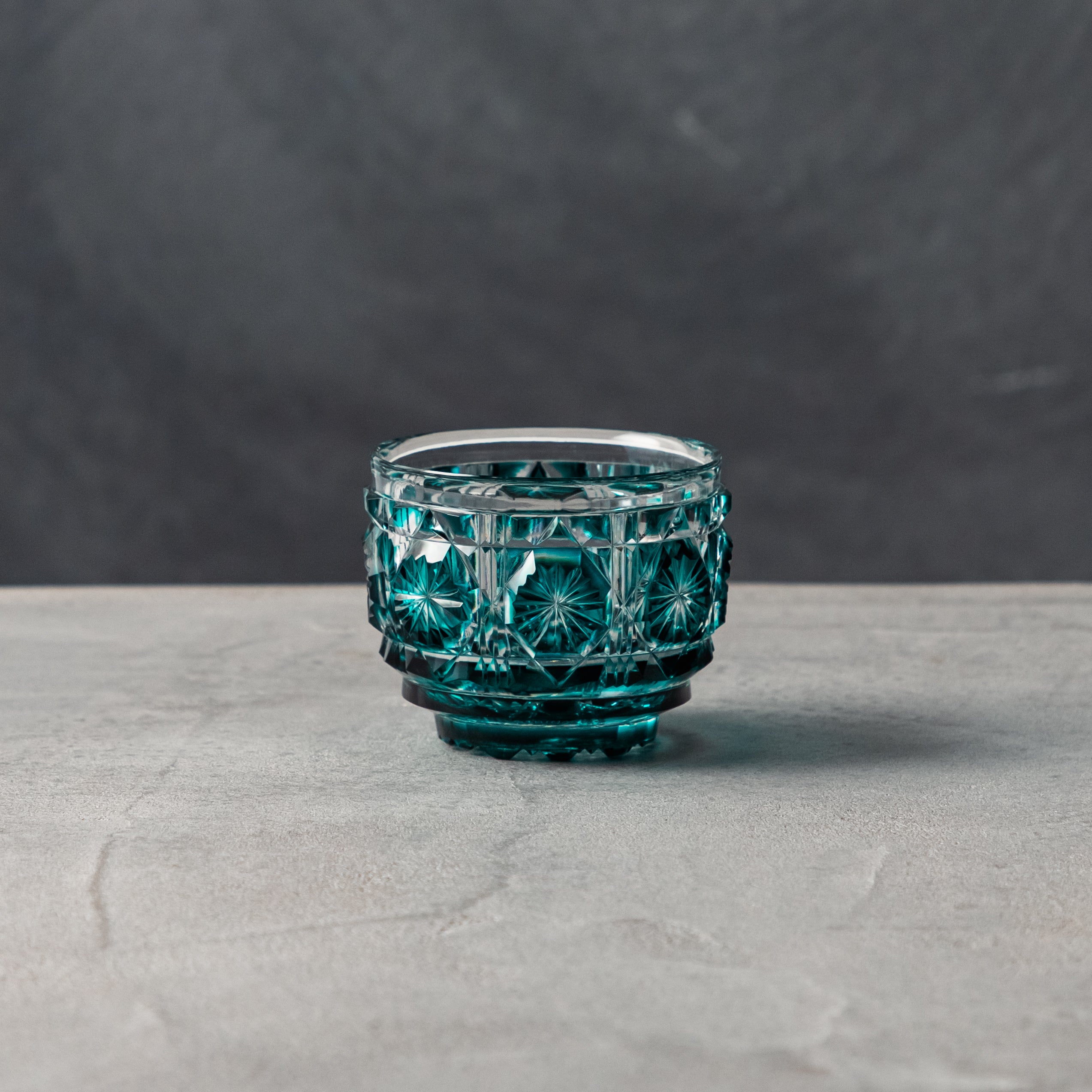 ガラス専門店｜島津薩摩切子｜Sake Cup 猪口(大) cut18／緑 – TSUCHI
