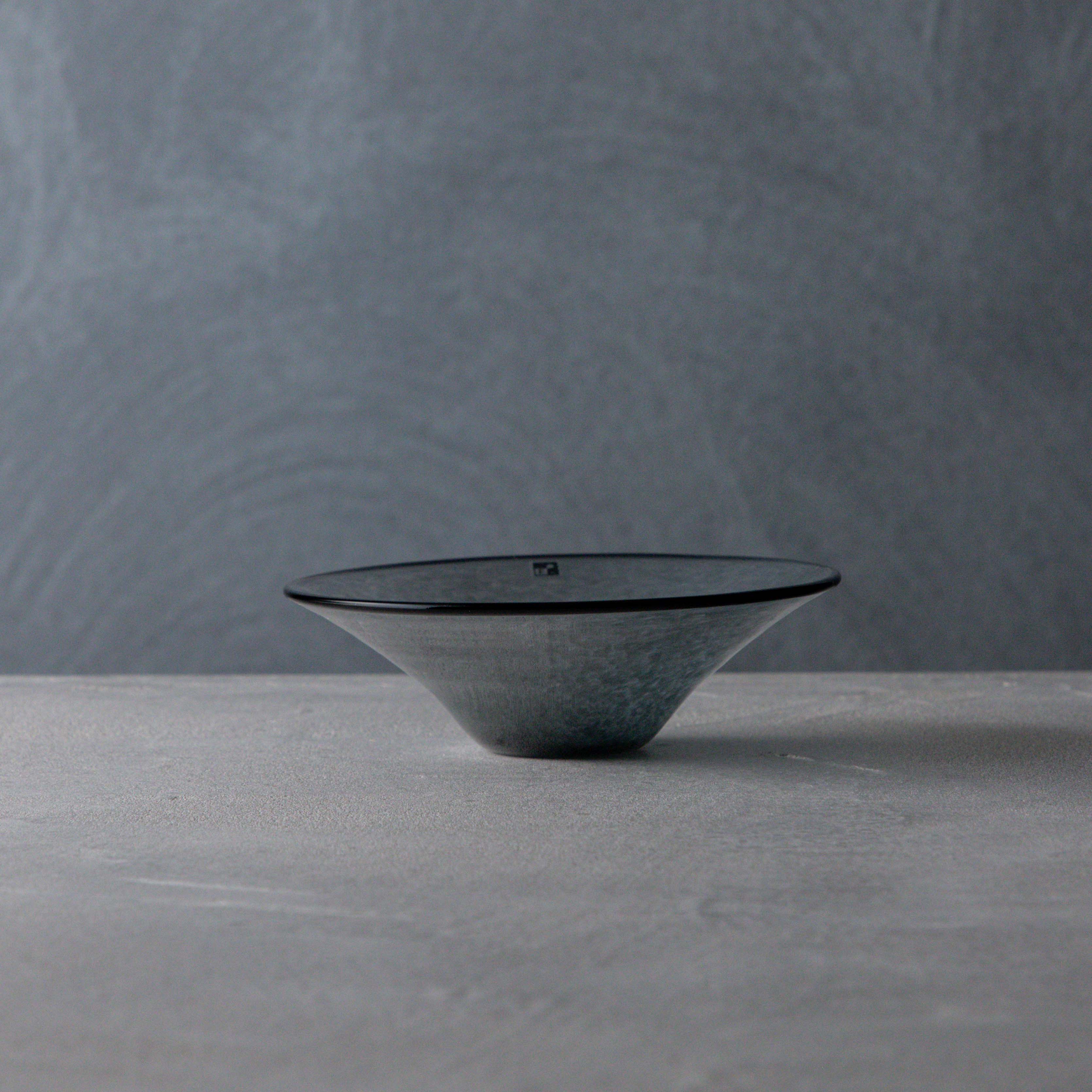 ガラス専門店｜fresco｜kasumi bowl SS_grey – TSUCHI-YA │ ガラスの