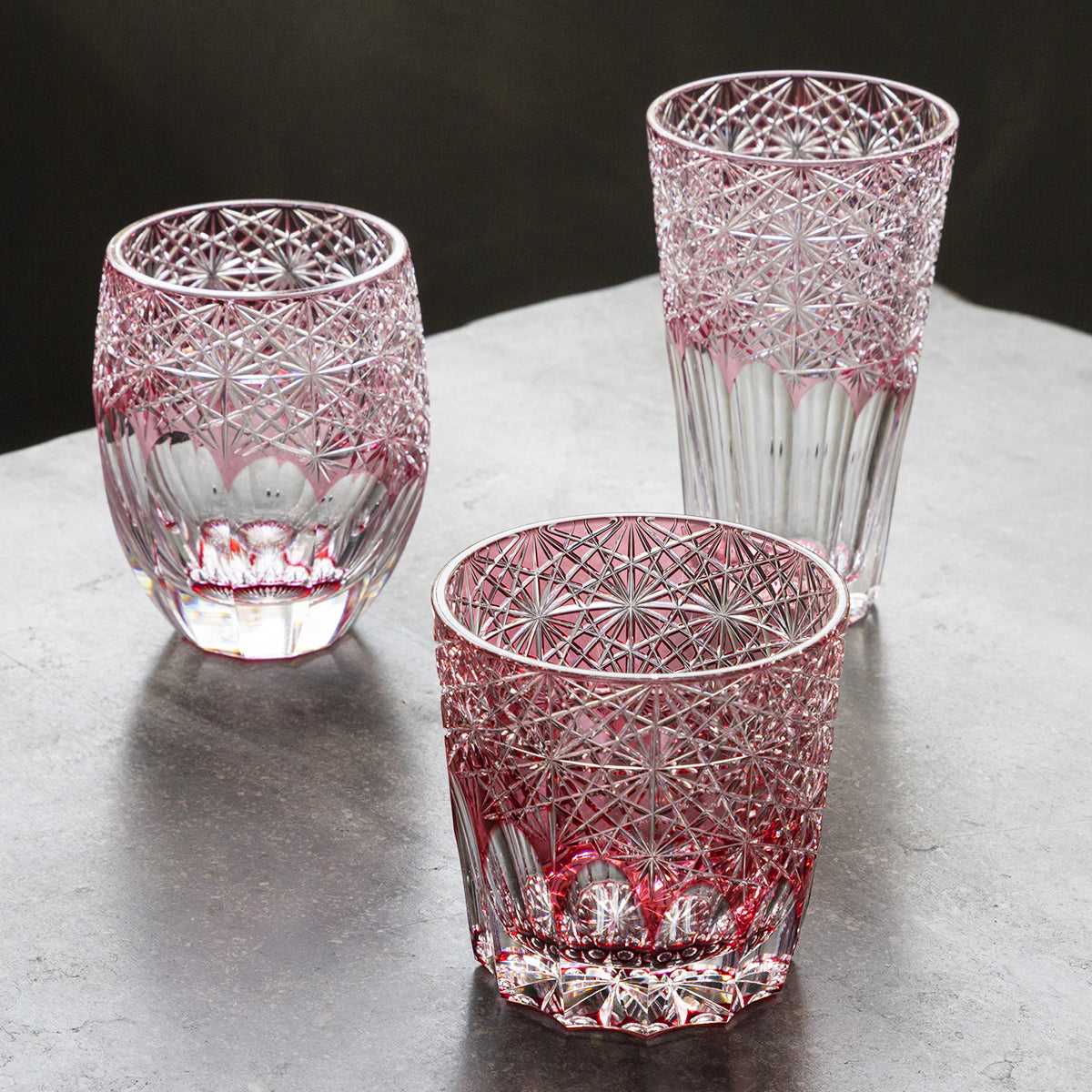 王道の金赤と菊模様