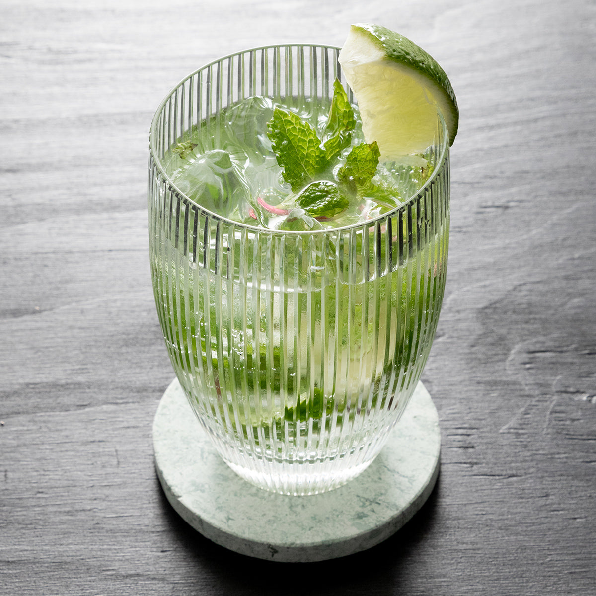 江戶切子中罕見的長杯。