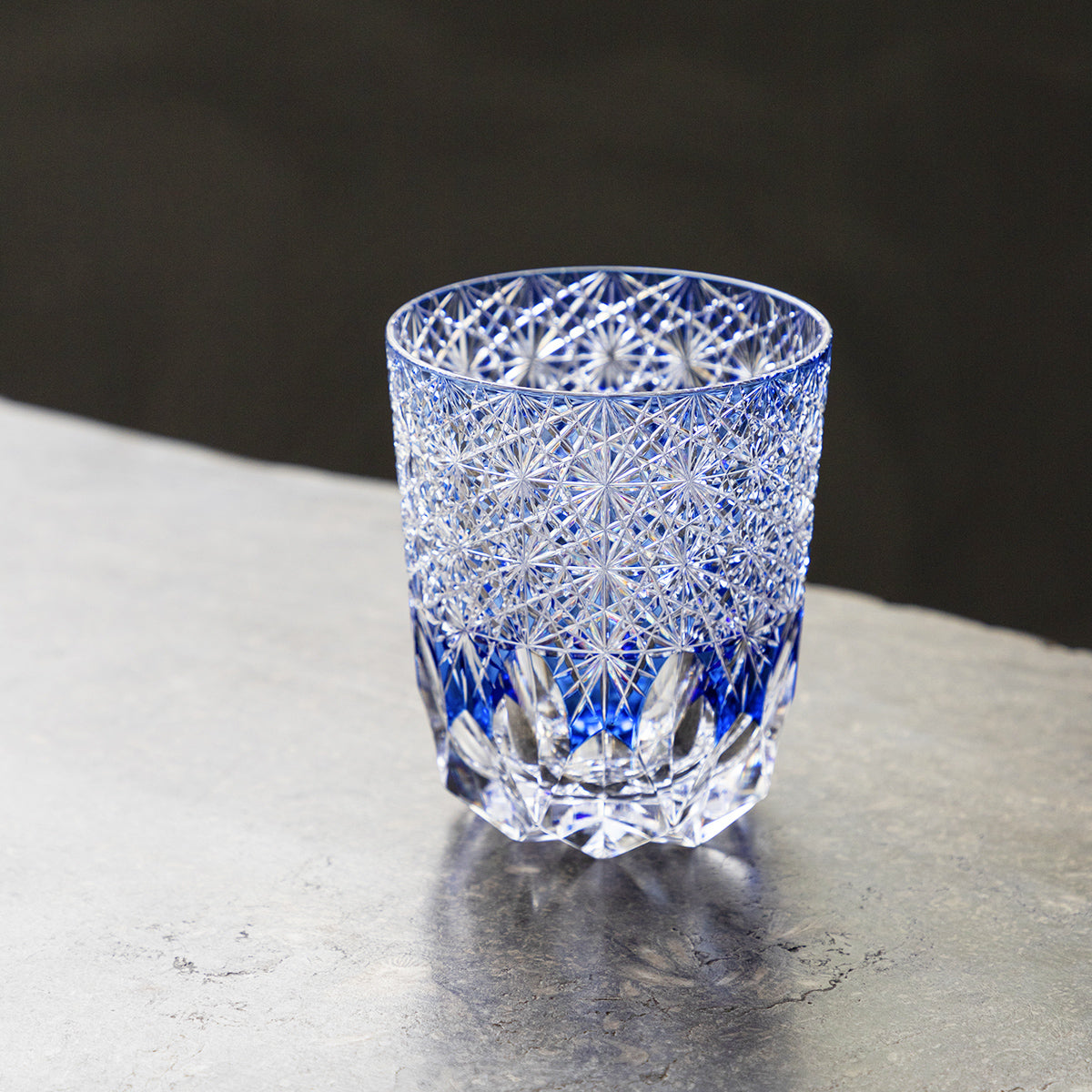 瑠璃色のタンブラー菊