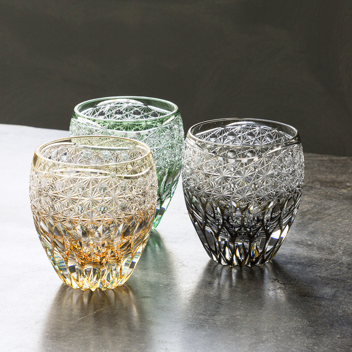 蓮華浮かぶロックグラス