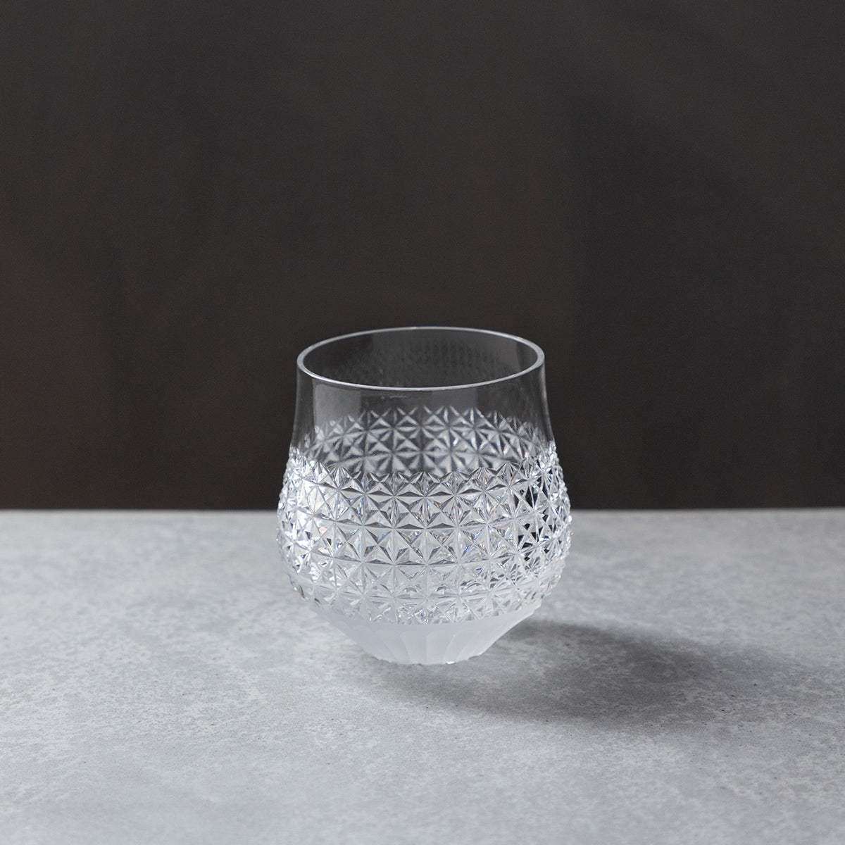 ハンドメイド 黒いガラスのグラス 2009年製 麻の葉 一口グラス0014 – TSUCHI-YA │ ガラスの器と工芸