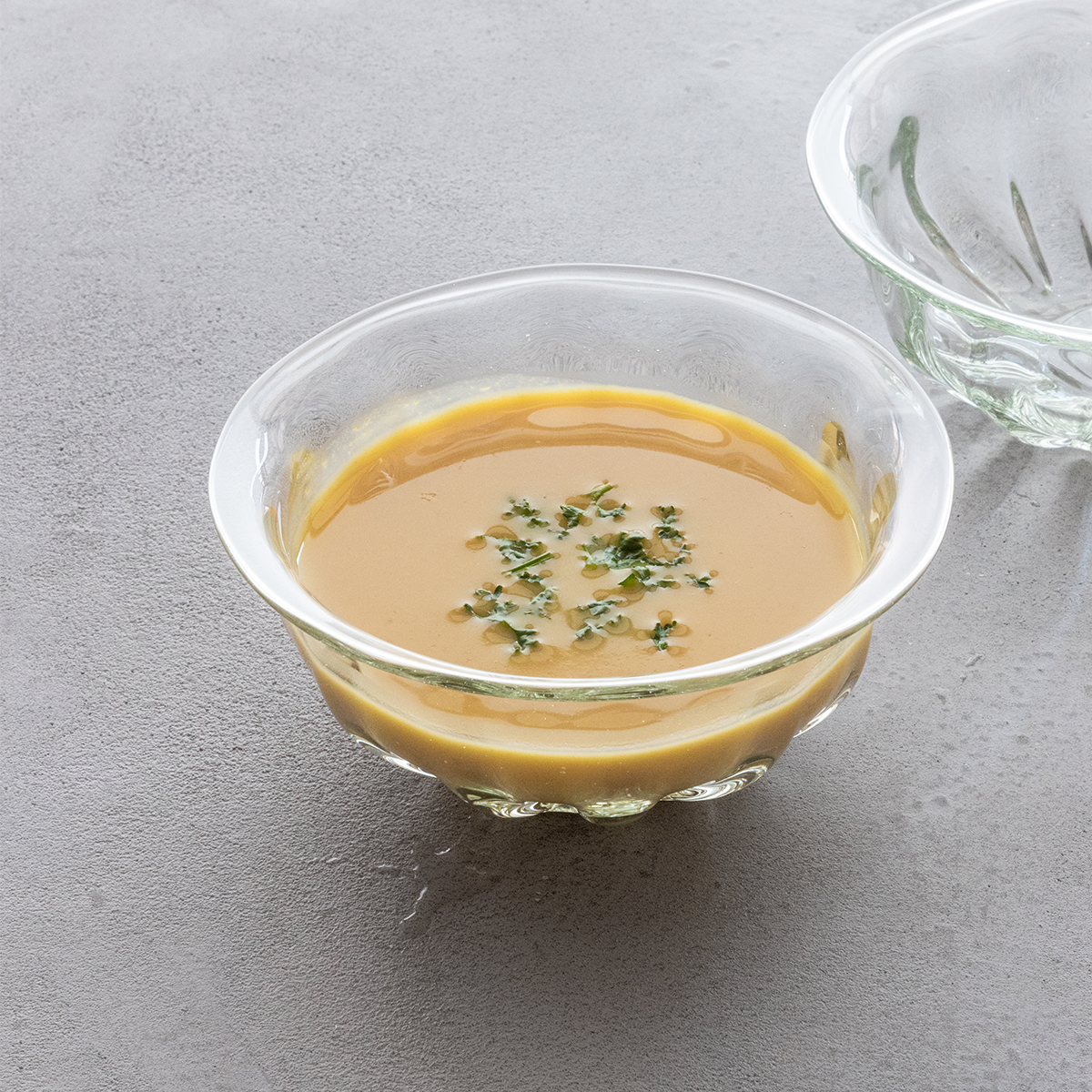 冷製スープの映えるガラスボウル