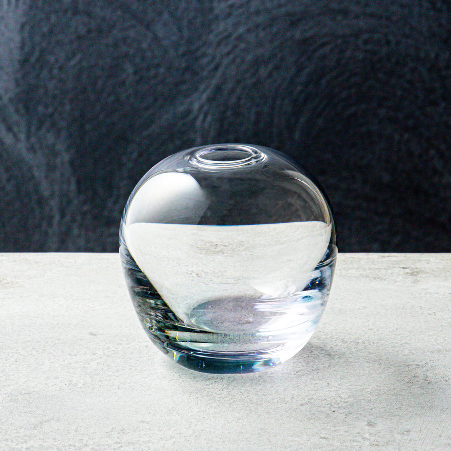 Round vase pale