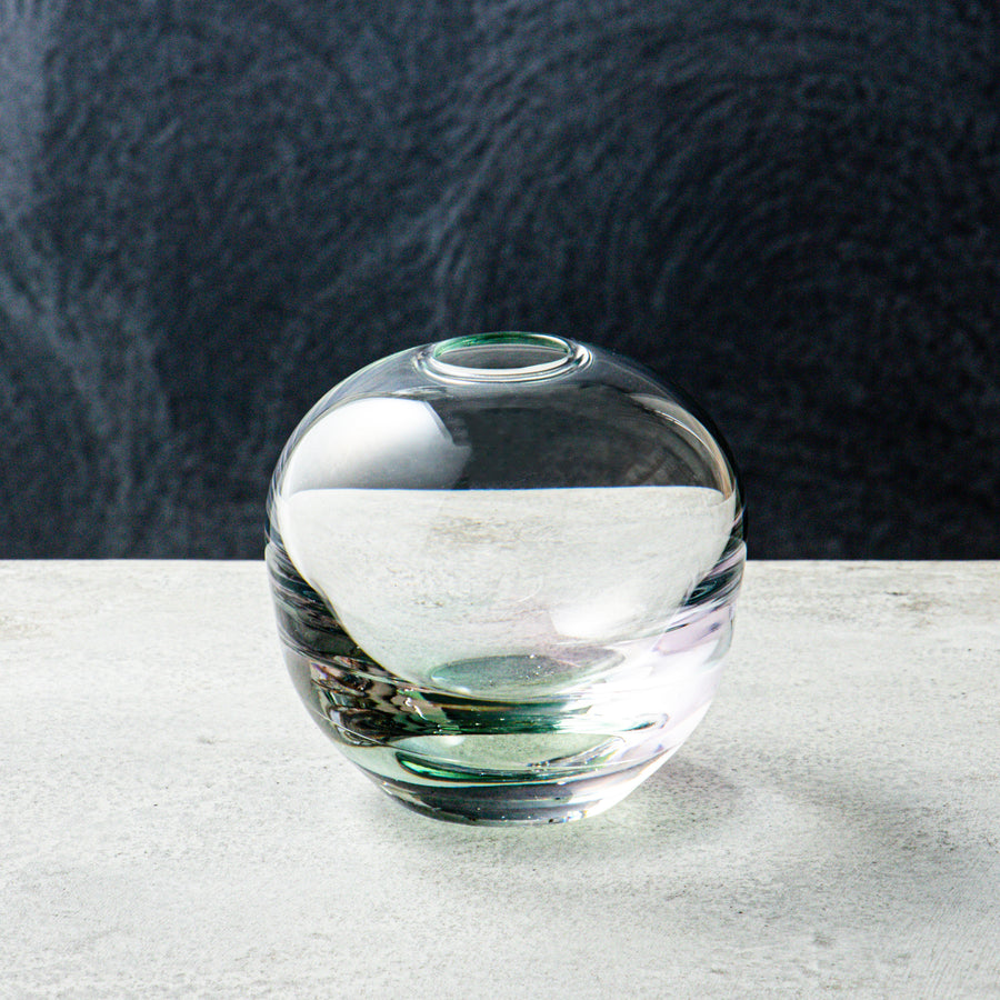 Round vase pale