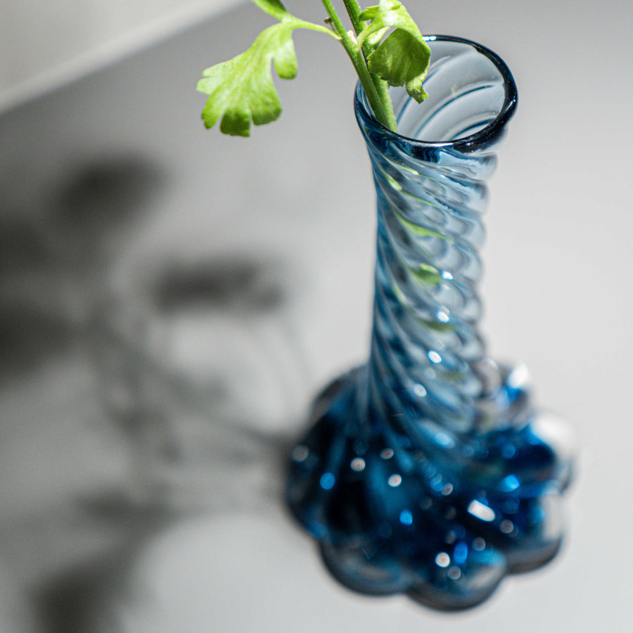 ガラス専門店｜能登島ガラス工房｜Vase 花瓶 能登藍 ねじり 一輪挿し