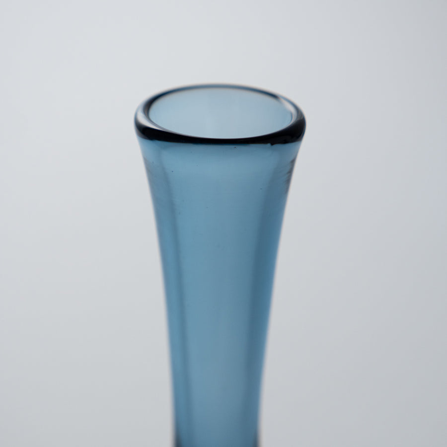 ガラス専門店｜能登島ガラス工房｜能登藍 鶴首花器 – TSUCHI-YA