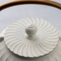 ガラス専門店｜南部鉄器｜岩鋳｜急須5型波 麻色 – TSUCHI-YA